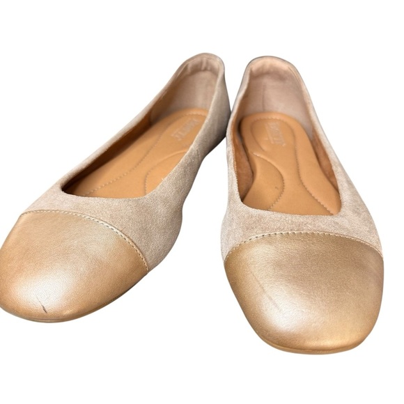 Born | Women's Tan Batti Flats with Gold Cap Toe | Sz 7.5M - Picture 1 of 6
